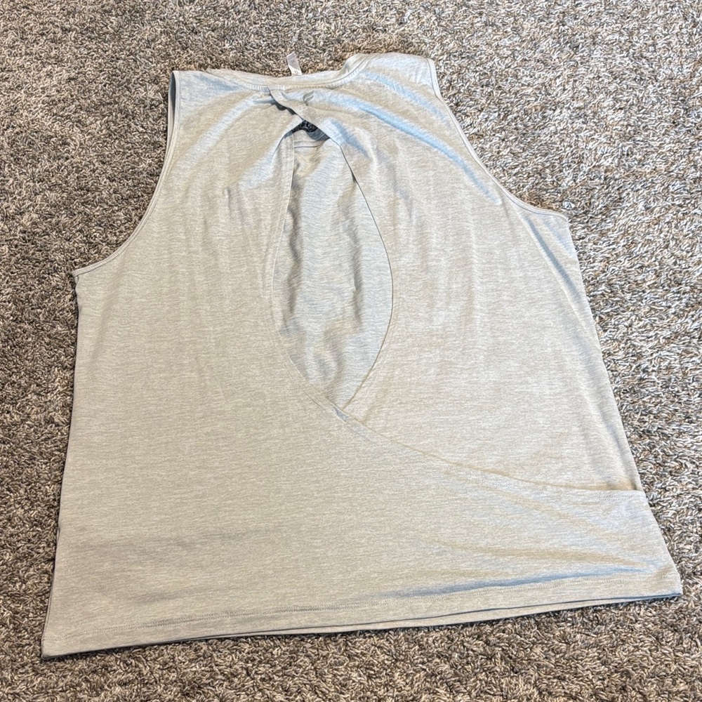 Fabletics Gray Muscle Tee with Key hole back - Picture 2 of 3